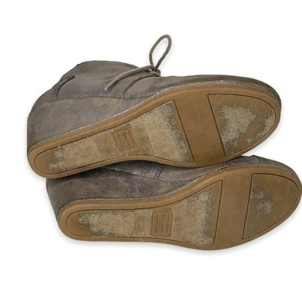 TOMS Desert Wedge Taupe Metallic Suede Lace Up Ankle Booties Womens 7.5 00814‎